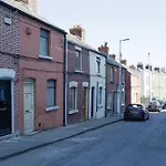 2 Bedroom House 12 Rutland