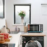 2 Bedroom House 12 Rutland