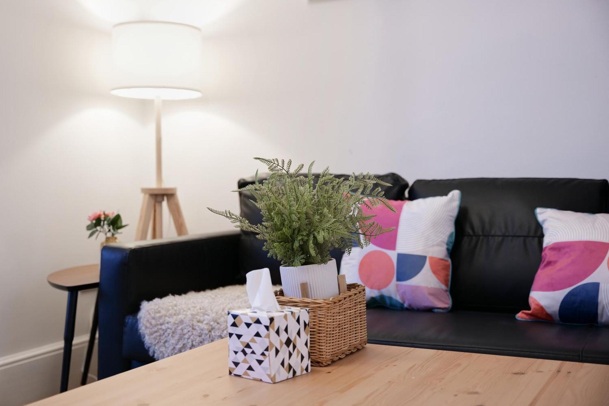 2 Bedroom House 12 Rutland *