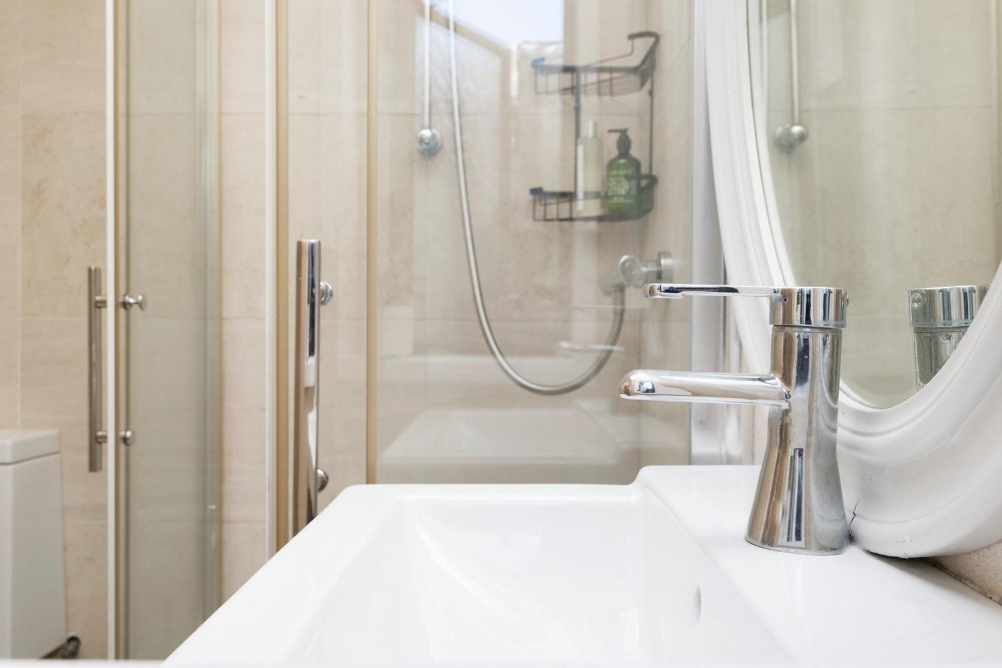 2 Bedroom House 12 Rutland *
