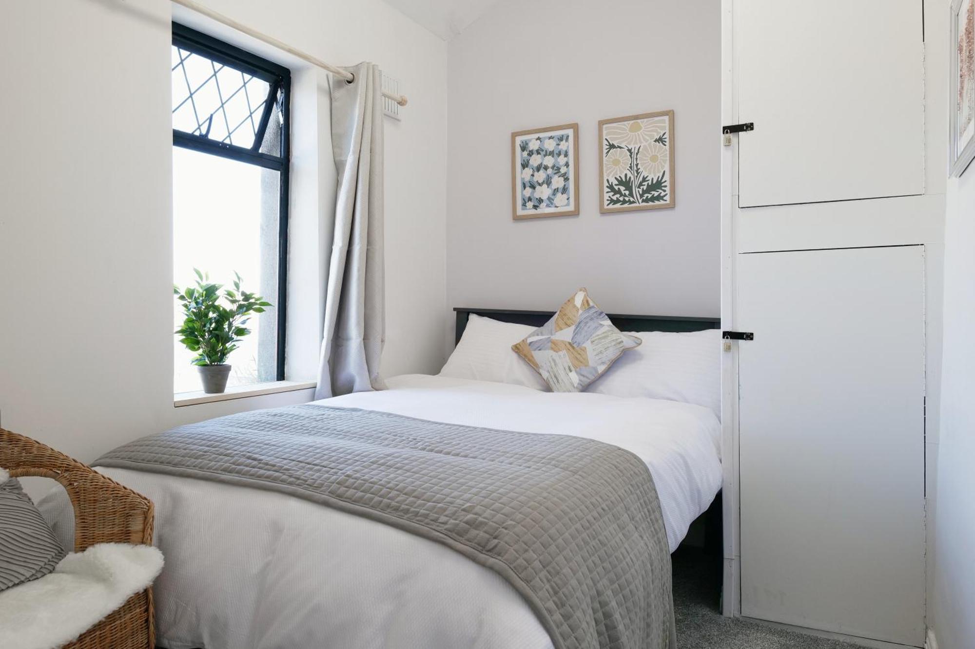 2 Bedroom House 12 Rutland Villa *